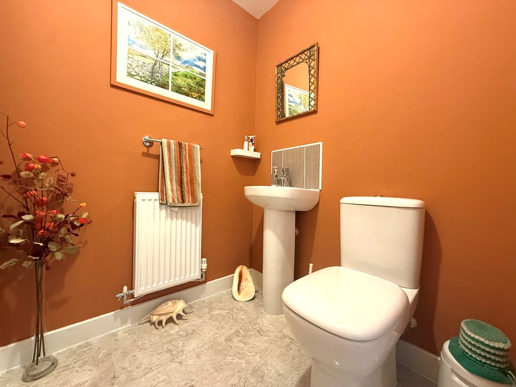 4 bed house for sale  - Property Image 13