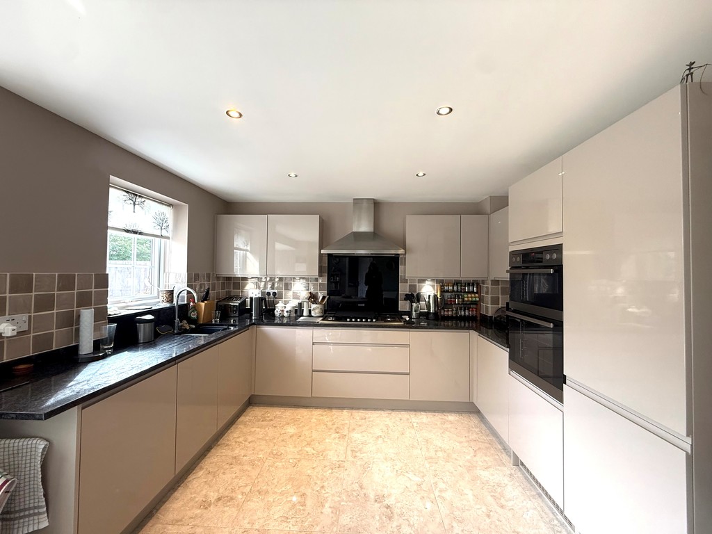 4 bed house for sale 14