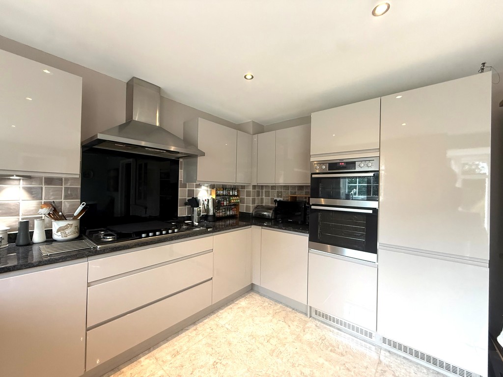 4 bed house for sale  - Property Image 3