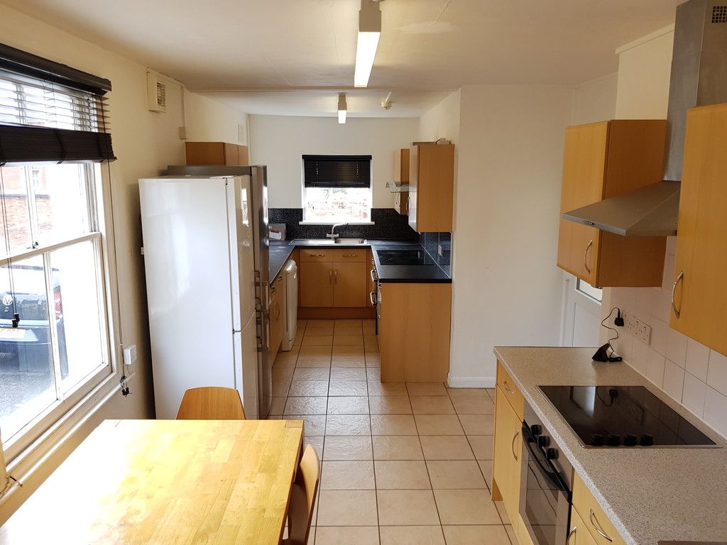 9 bed house to rent in Union Road, Exeter  - Property Image 3
