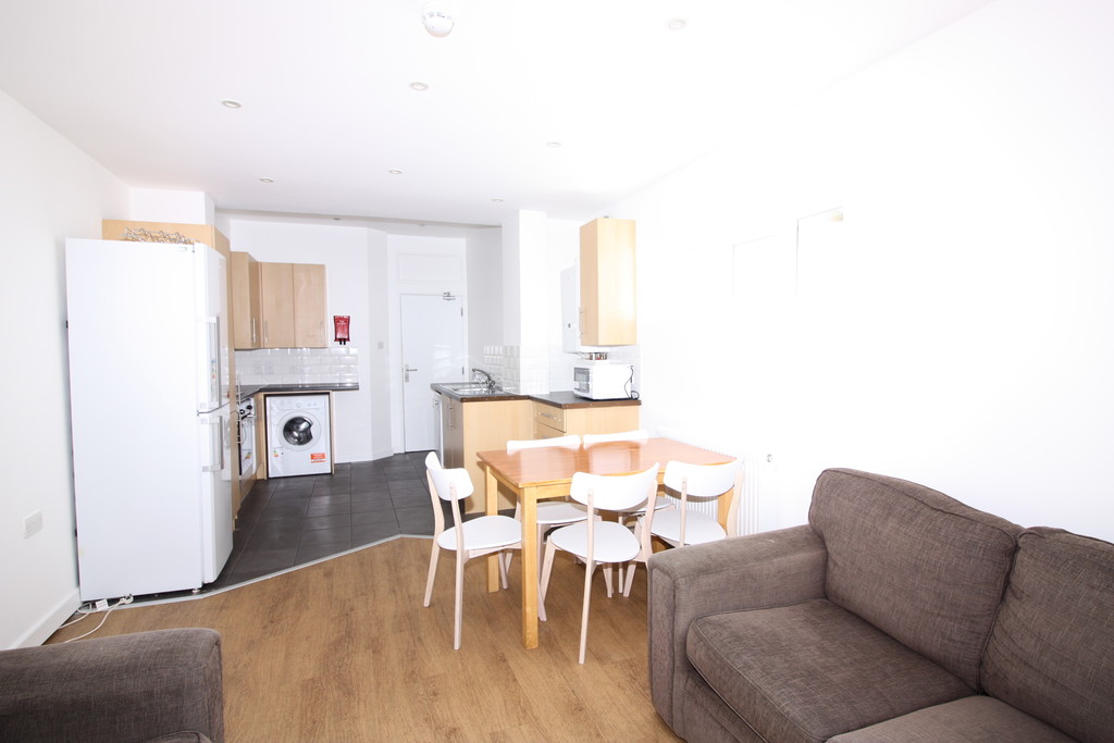 5 bed house to rent in Victoria Street, Exeter  - Property Image 3