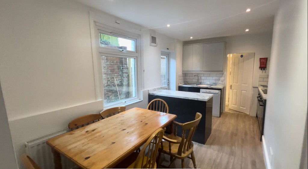 6 bed house to rent in Oxford Road, Exeter  - Property Image 3