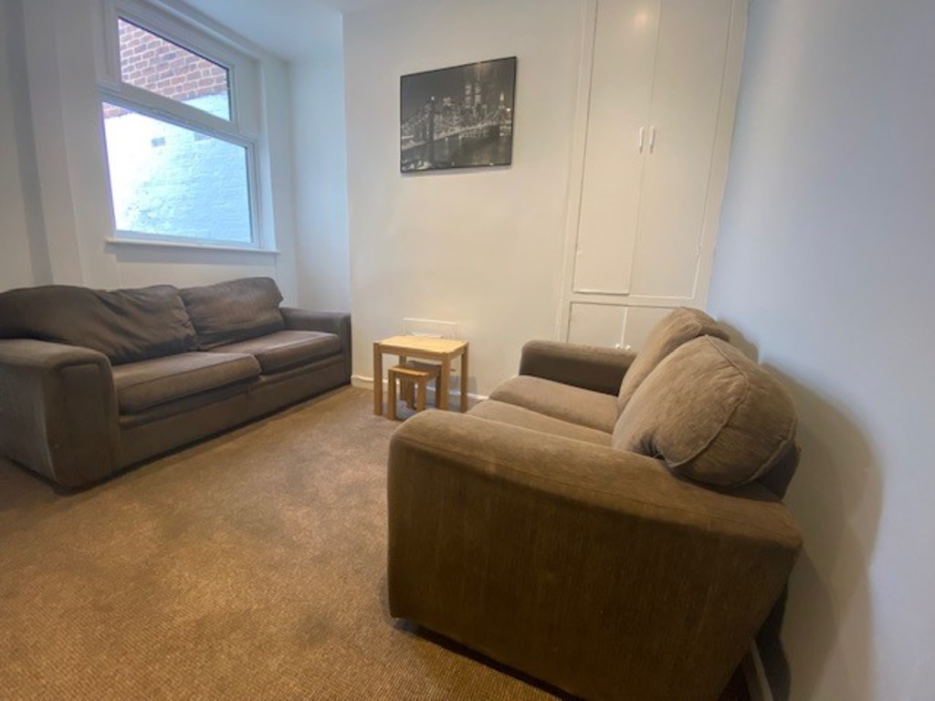 4 bed house to rent in Culverland Road, Exeter 1