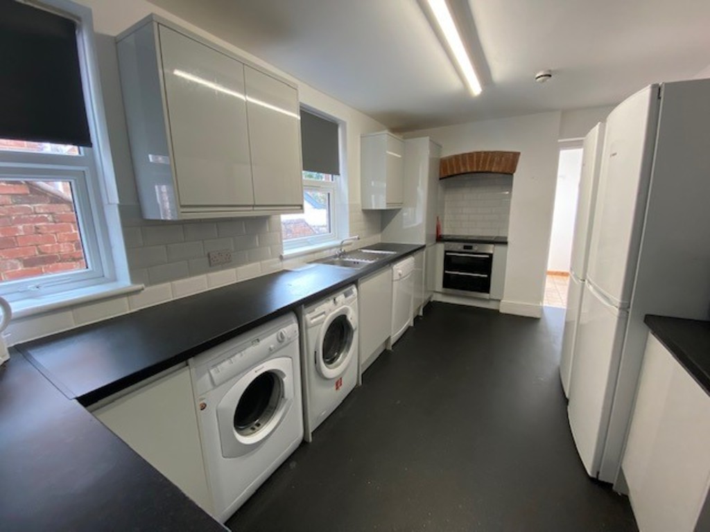 6 bed house to rent in Howell Road, Exeter  - Property Image 4