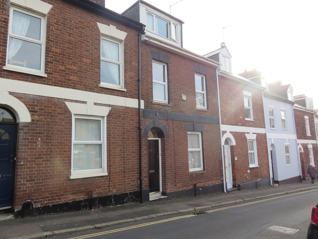 4 bed house to rent in Howell Road, Exeter 1
