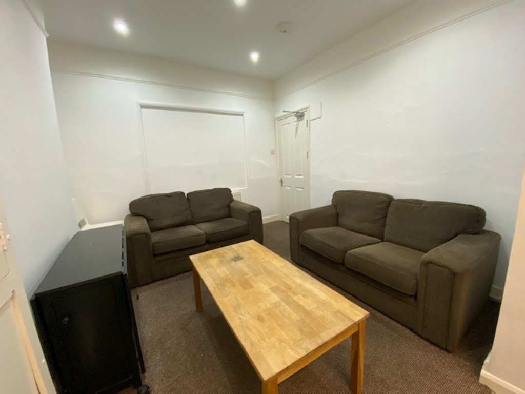 4 bed house to rent in Howell Road, Exeter 3