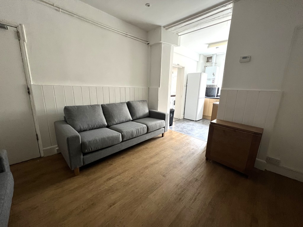 6 bed house to rent in Longbrook Street, Exeter 2