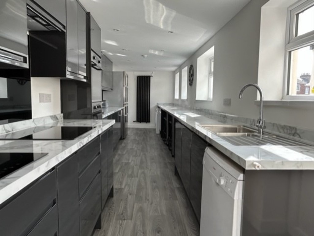 7 bed house to rent in Pennsylvania Road, Exeter  - Property Image 1