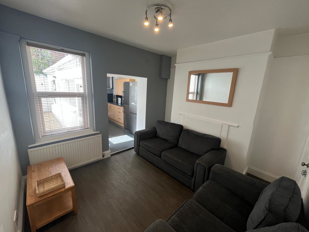 5 bed house to rent in Longbrook Street, Exeter 1