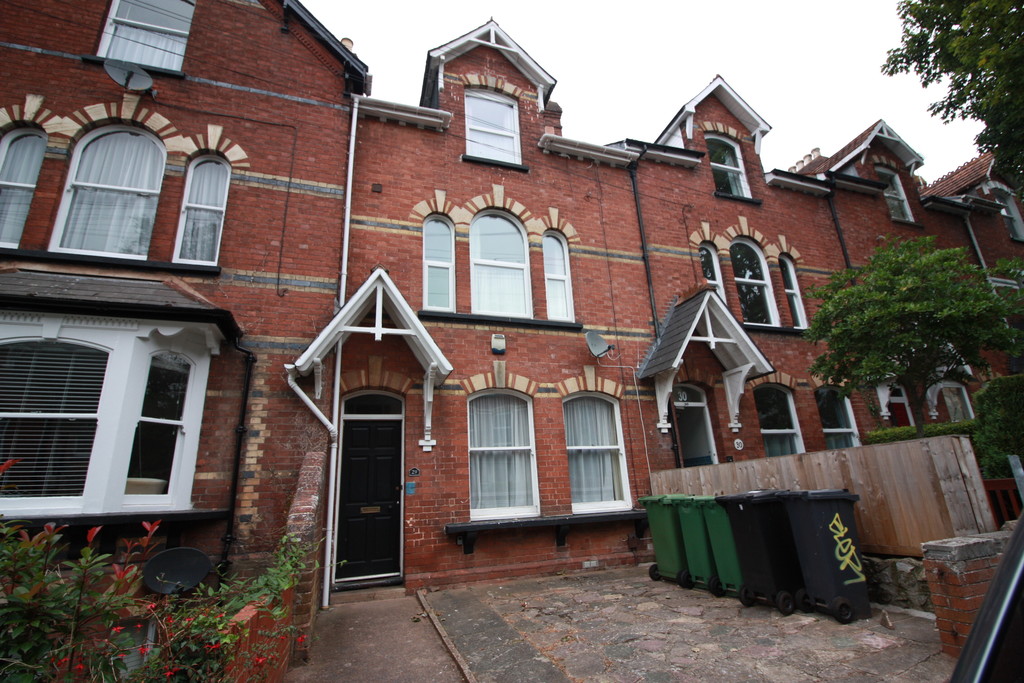 6 bed house to rent in Prospect Park, Exeter 1