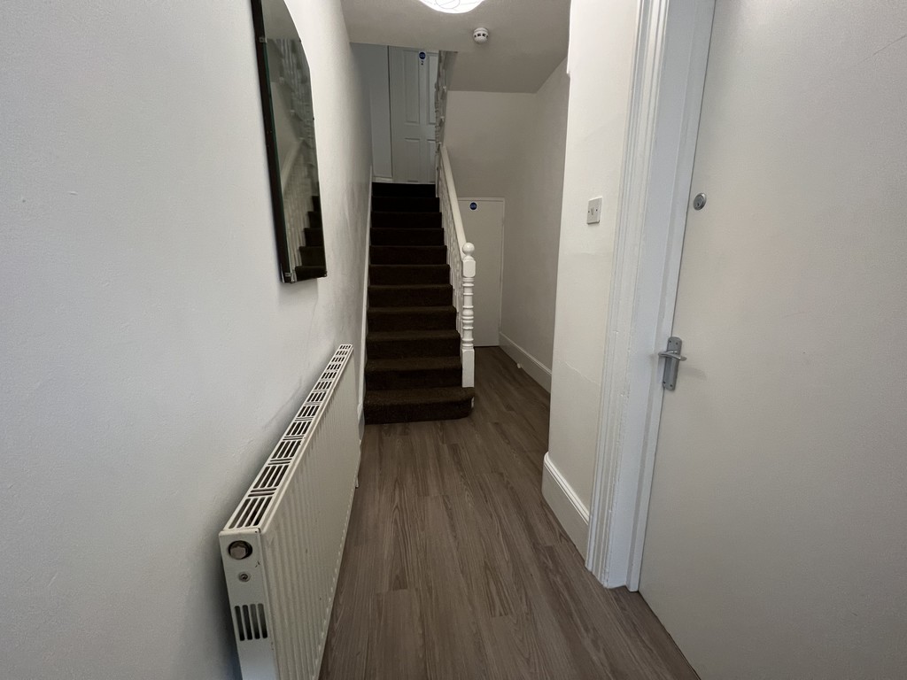 6 bed house to rent in Prospect Park, Exeter 2