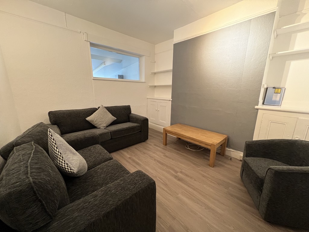 6 bed house to rent in Prospect Park, Exeter 3