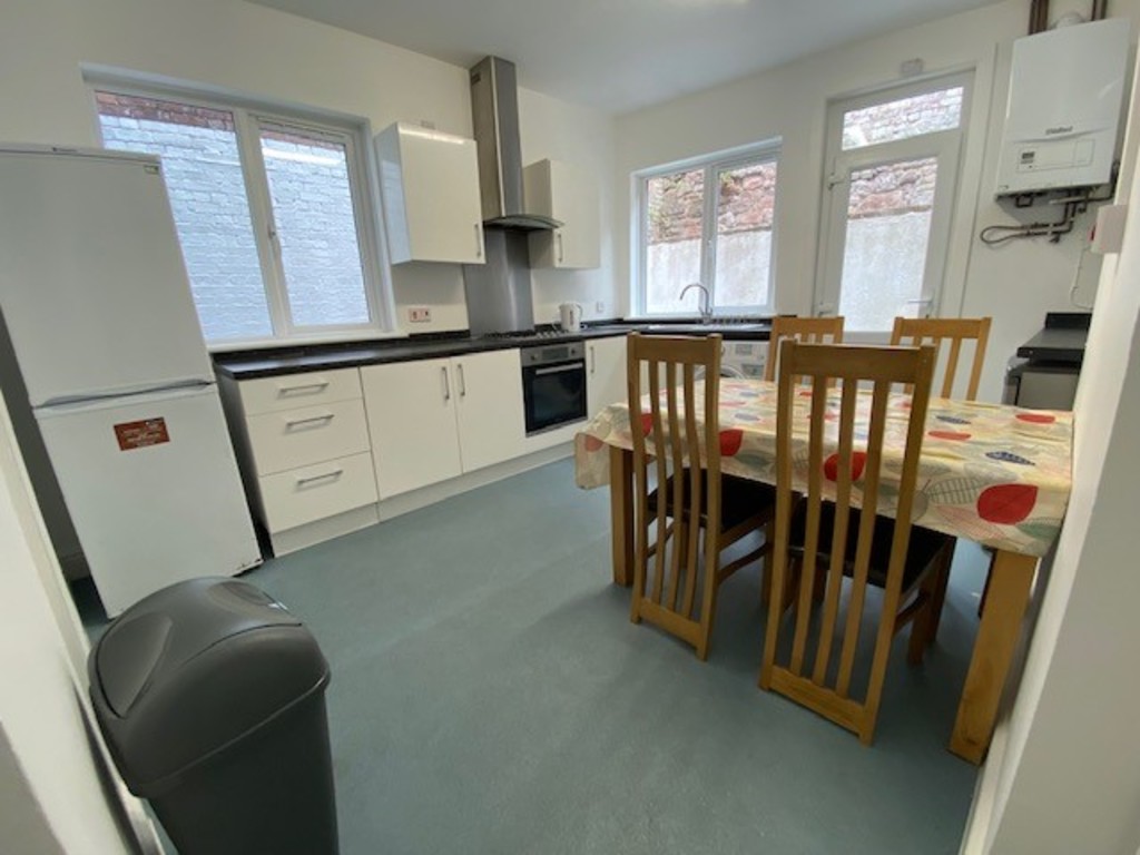 4 bed house to rent in Well Street, Exeter 2