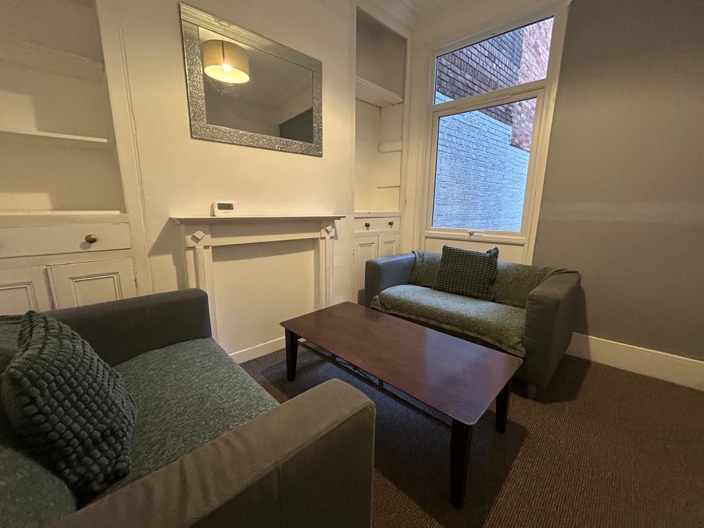 4 bed house to rent in Well Street, Exeter 2
