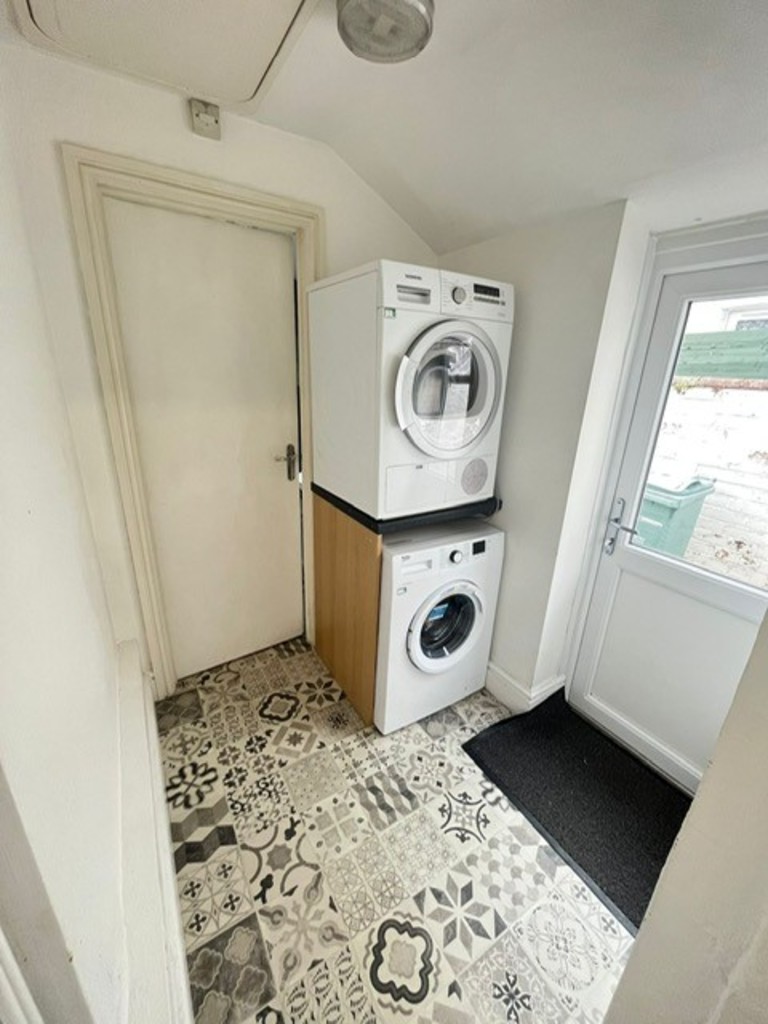 6 bed house to rent in Oxford Road, Exeter 6