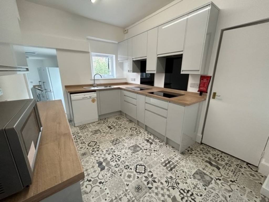 8 bed house to rent in Pennsylvania Road, Exeter 3