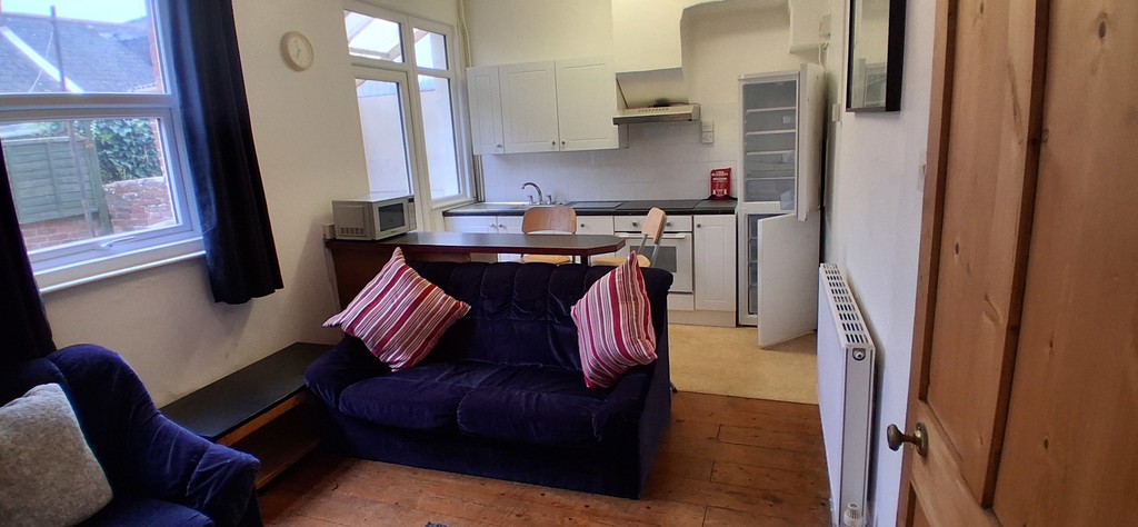 3 bed house to rent in May Street, Exeter 2
