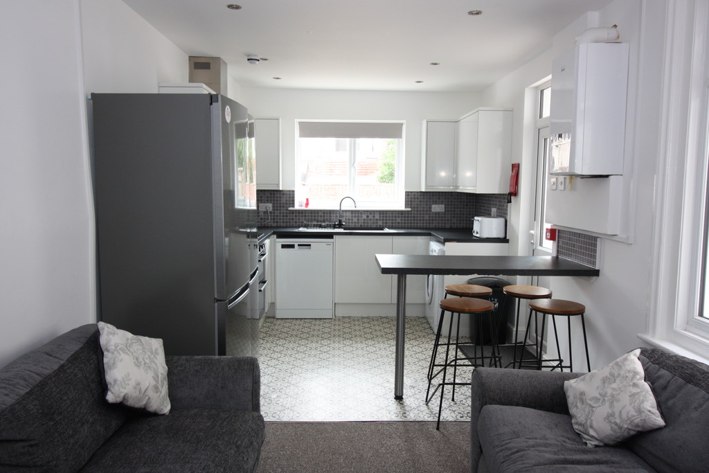 6 bed house to rent in St Johns Road, Exeter  - Property Image 2