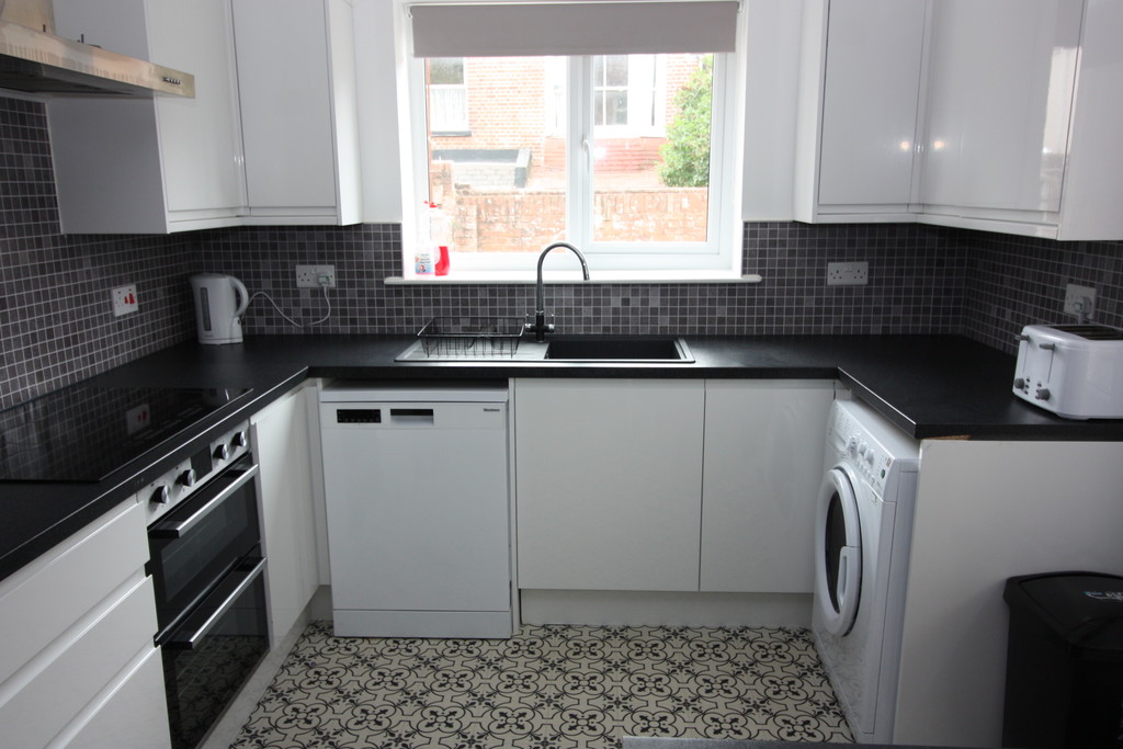 6 bed house to rent in St Johns Road, Exeter  - Property Image 3