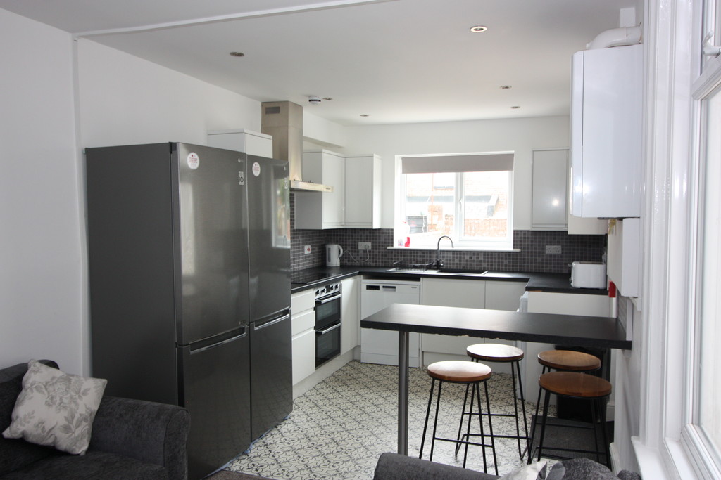 6 bed house to rent in St Johns Road, Exeter  - Property Image 4