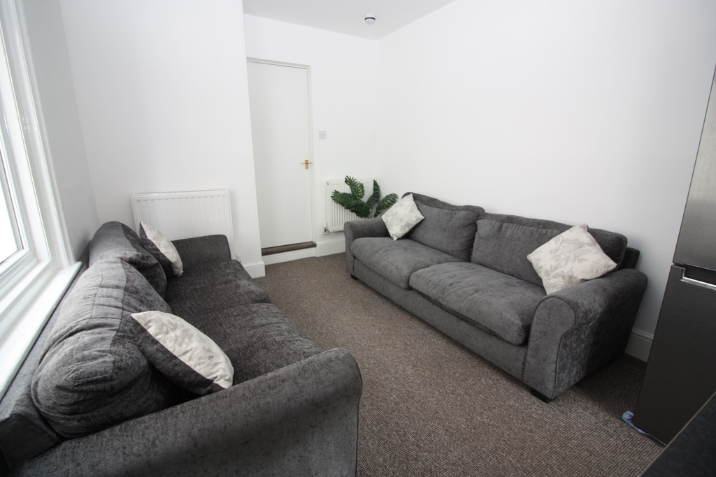 6 bed house to rent in St Johns Road, Exeter  - Property Image 5