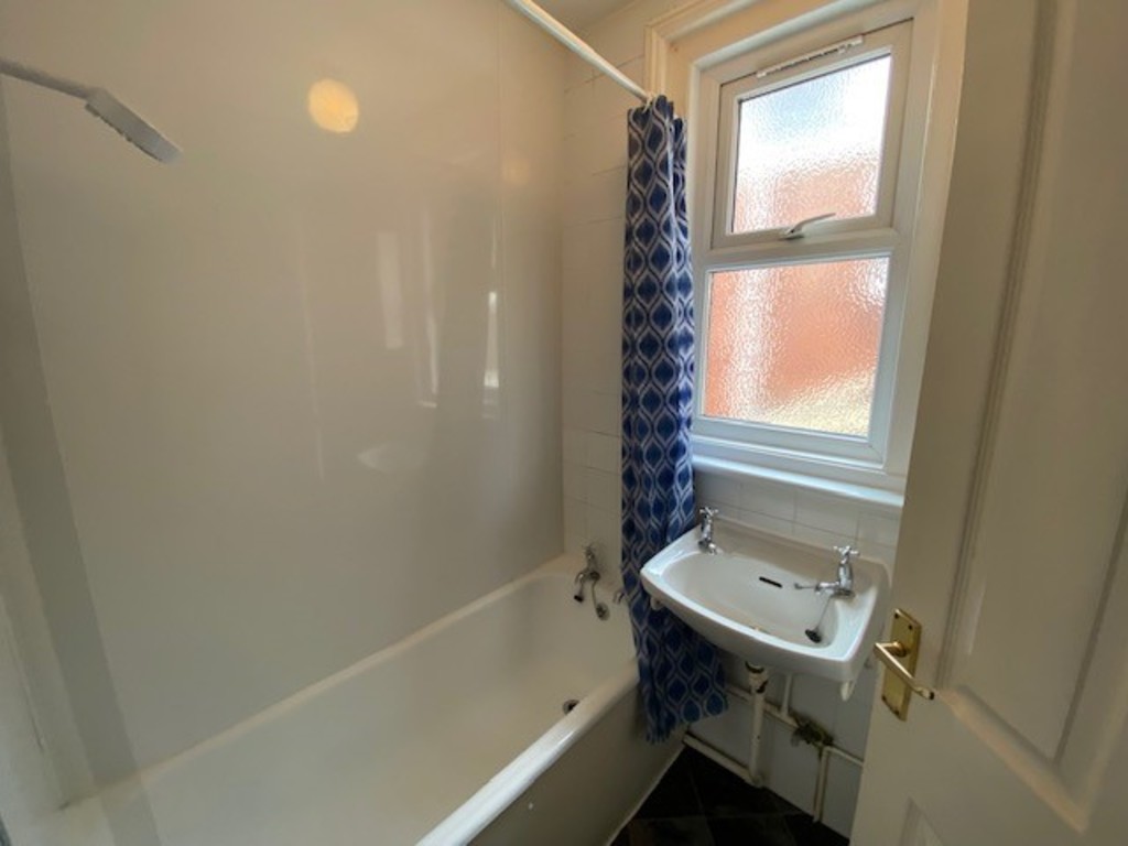 5 bed house to rent in Priory Road, Exeter  - Property Image 11