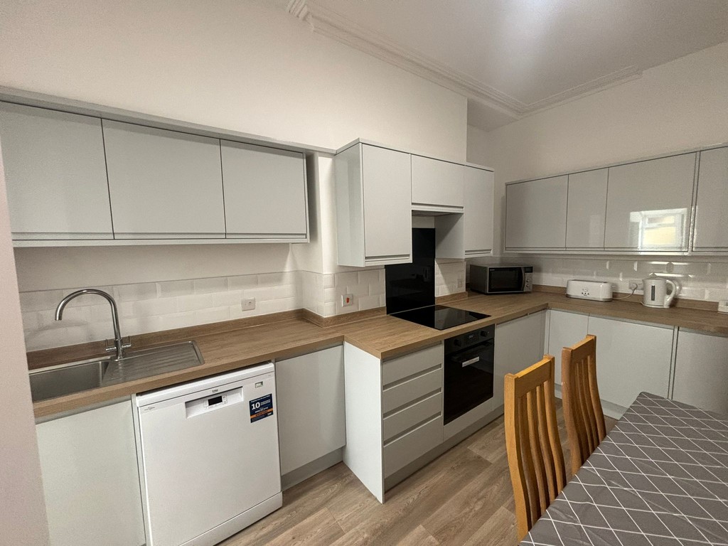 6 bed house to rent in Leighton Terrace, Exeter 2