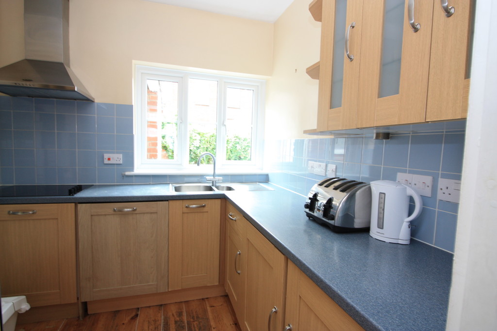 4 bed house to rent in Lucas Avenue, Exeter 5