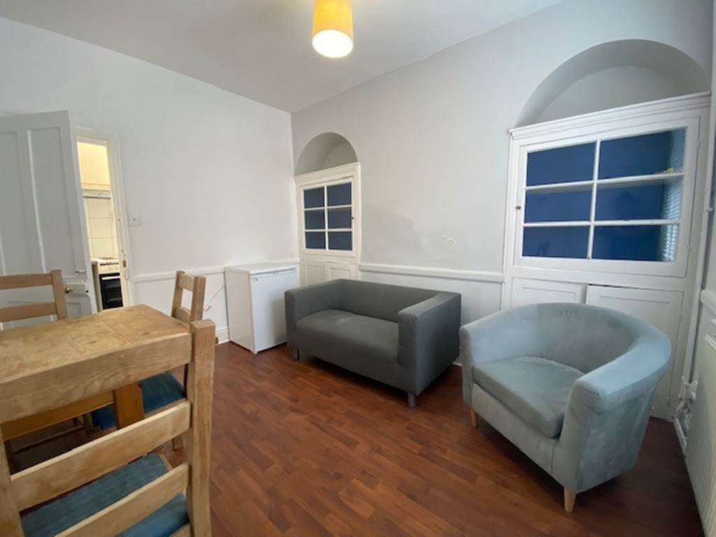 3 bed house to rent in May Street, Exeter 2