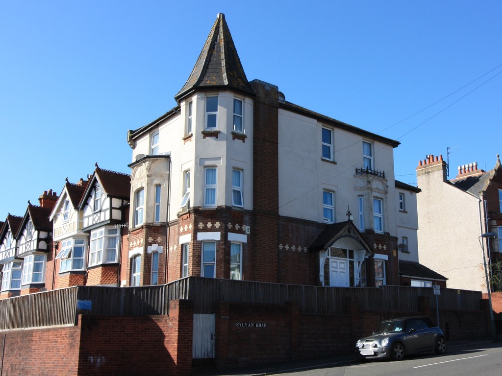 3 bed flat to rent in Sylvan Road, Exeter, EX4