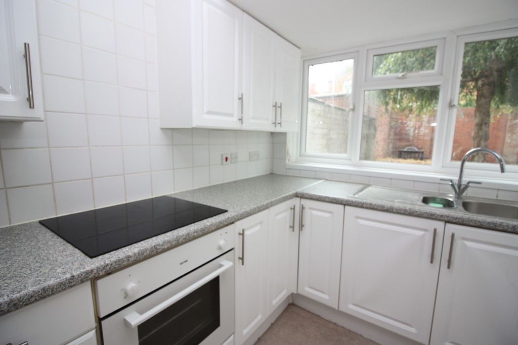 4 bed house to rent in Barrack Road, Exeter 3