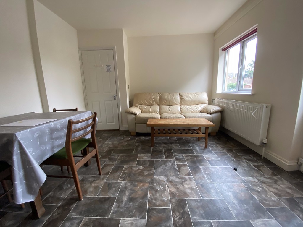 2 bed flat to rent in Union Road, Exeter  - Property Image 2