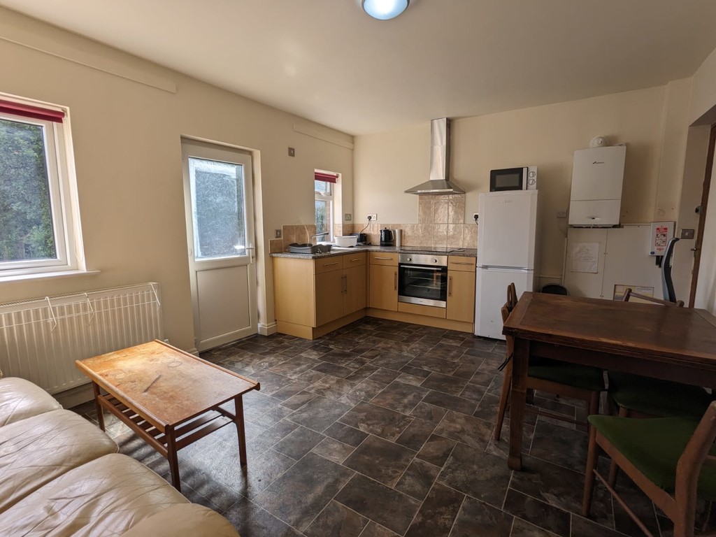 2 bed flat to rent in Union Road, Exeter  - Property Image 3