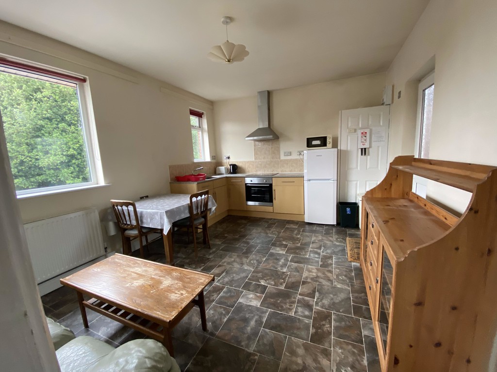 2 bed flat to rent in Union Road, Exeter  - Property Image 2