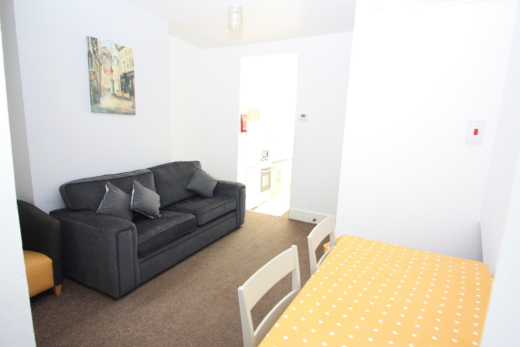 2 bed flat to rent in Elmside, GFF, Mount Pleasant 3