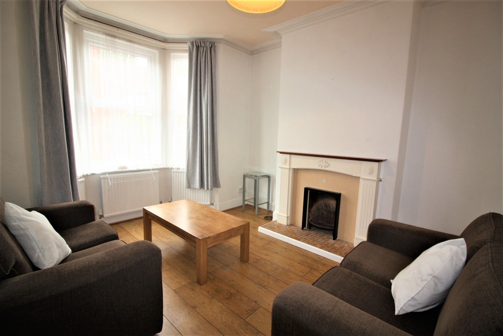 4 bed house to rent in Monks Road, Mount Pleasant  - Property Image 3