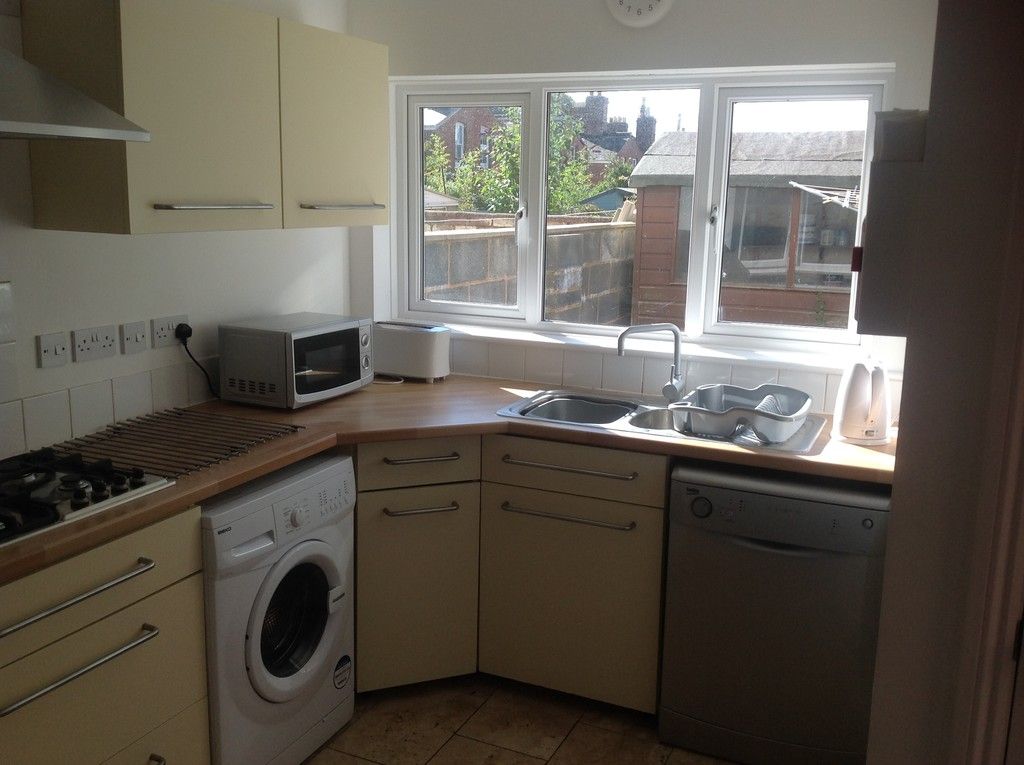 5 bed house to rent in Magdalen Road, Exeter  - Property Image 4