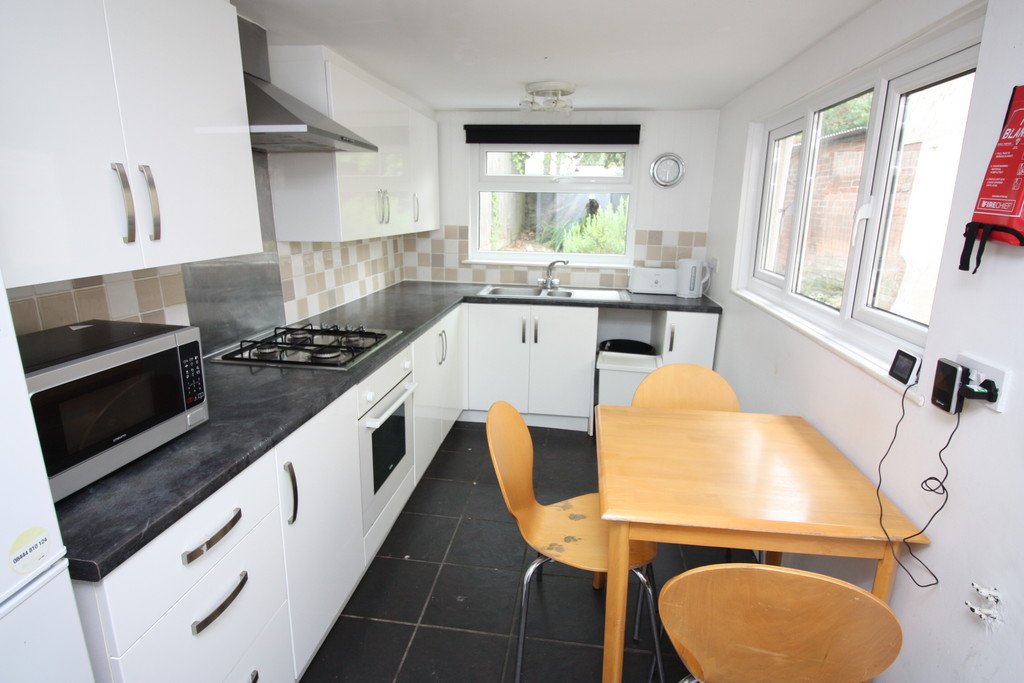 5 bed house to rent in Victoria Street, Exeter  - Property Image 1