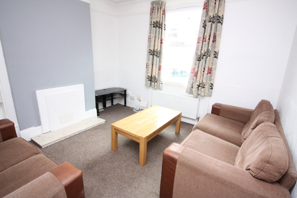 5 bed house to rent in Victoria Street, Exeter  - Property Image 2
