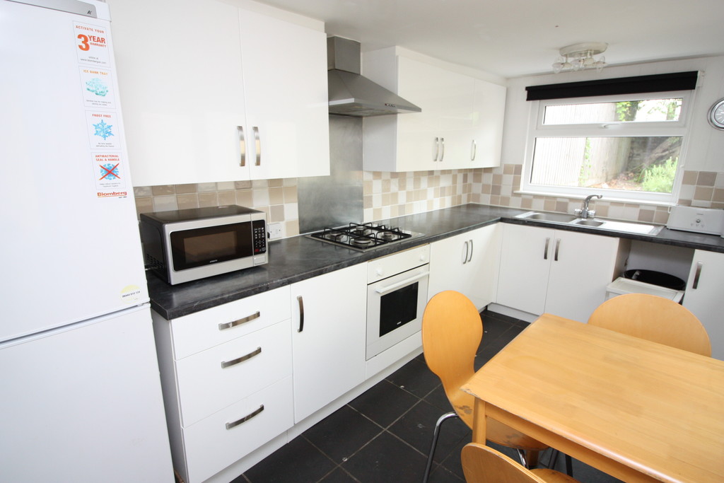 5 bed house to rent in Victoria Street, Exeter 4