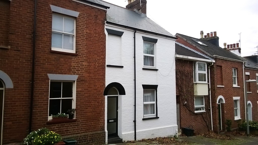 3 bed house to rent in East John Walk, Newtown 1