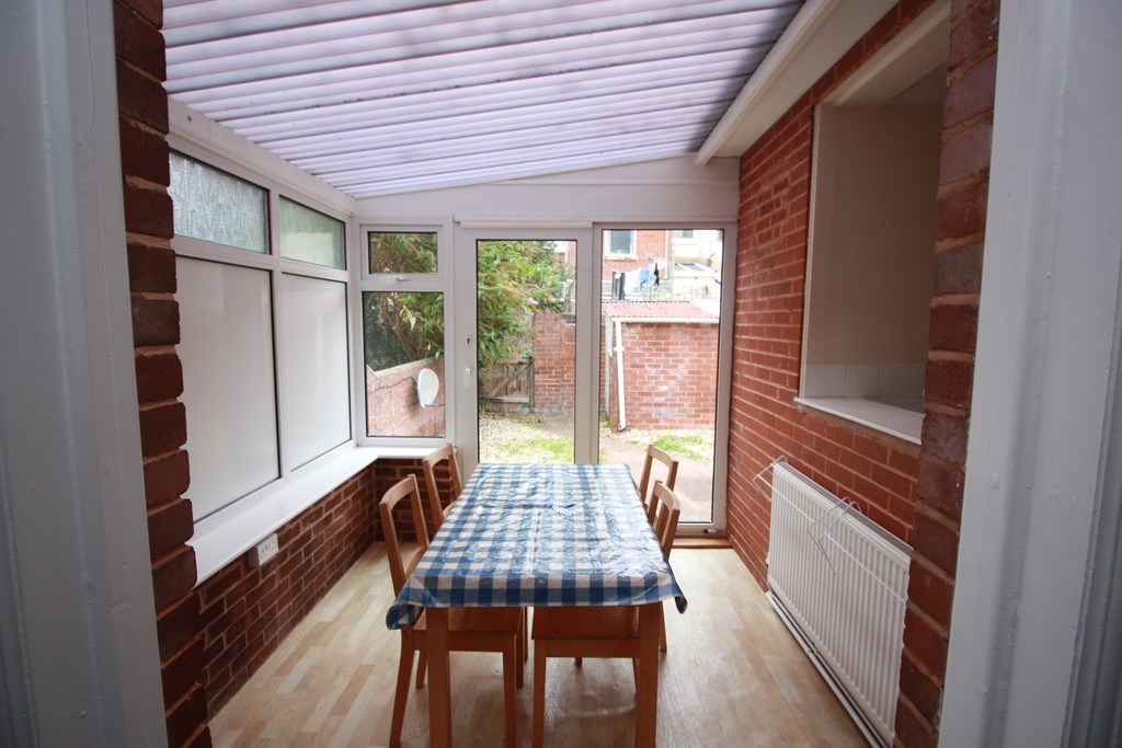 4 bed house to rent in Lucas Avenue, Exeter 2