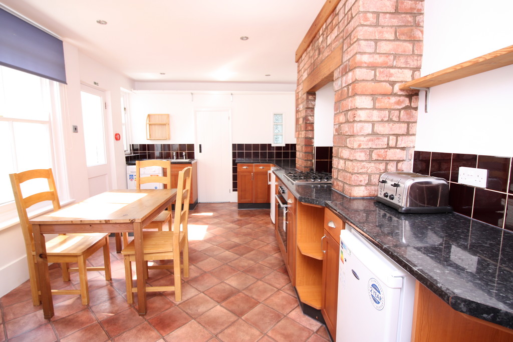 4 bed house to rent in Monkswell Road, Exeter 2