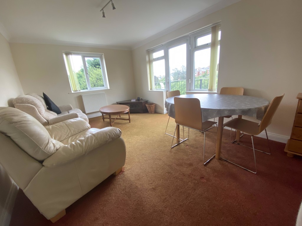 2 bed flat to rent in St James Court, Mount Pleasant 3
