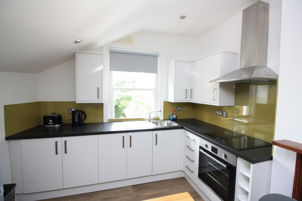 3 bed flat to rent in Pennsylvania Road,  - Property Image 2