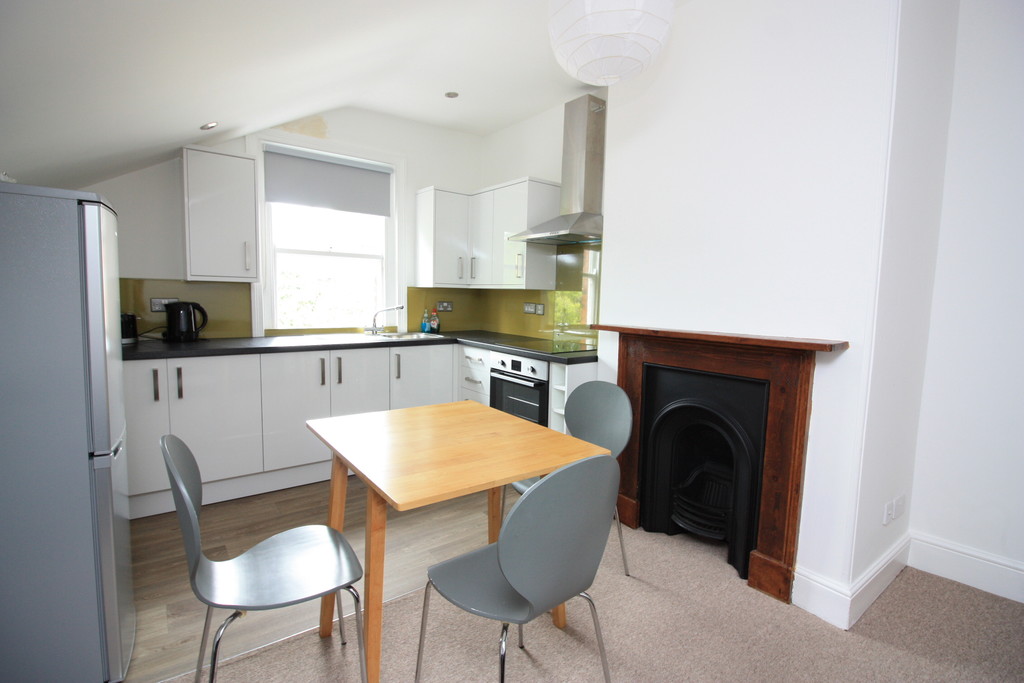 3 bed flat to rent in Pennsylvania Road, 3