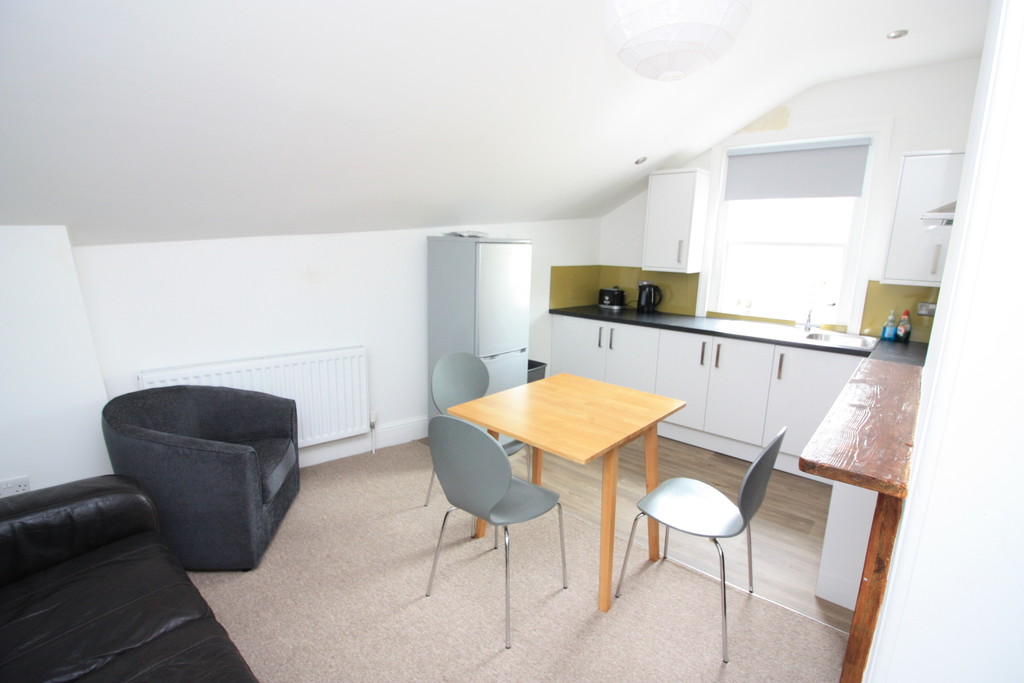3 bed flat to rent in Pennsylvania Road,  - Property Image 4