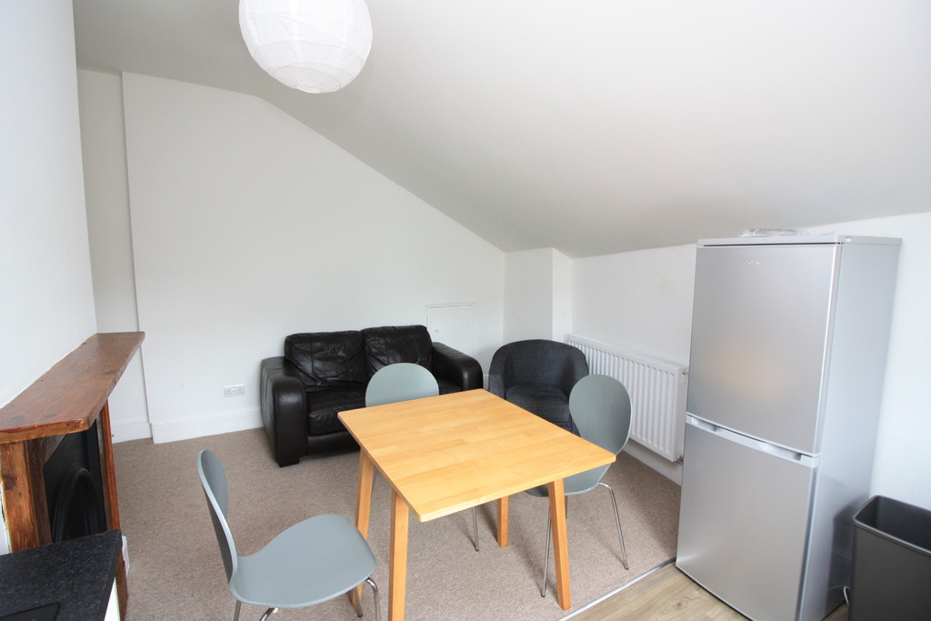3 bed flat to rent in Pennsylvania Road,  - Property Image 5