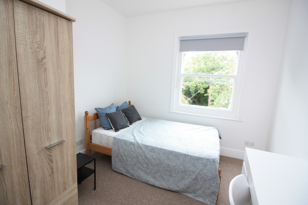 3 bed flat to rent in Pennsylvania Road,  - Property Image 8