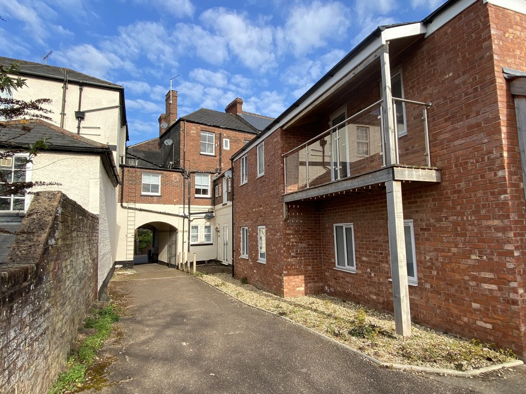 2 bed flat to rent in Pennsylvania Road, 2